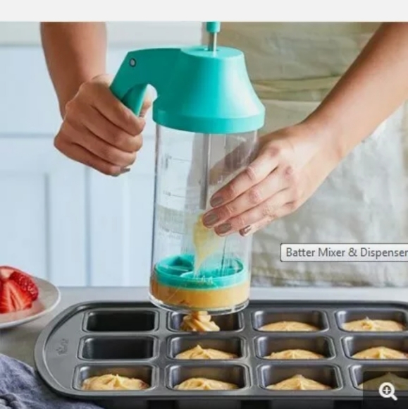 PAMPERED CHEF BATTER DISPENSER - Picture 2 of 2